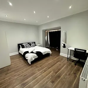 Guest house Black & White Double Bedroom 